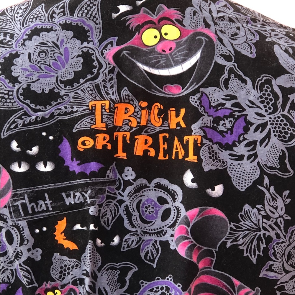 Disney Chesire Cat Halloween Scrub Top size XS - Picture 10 of 12